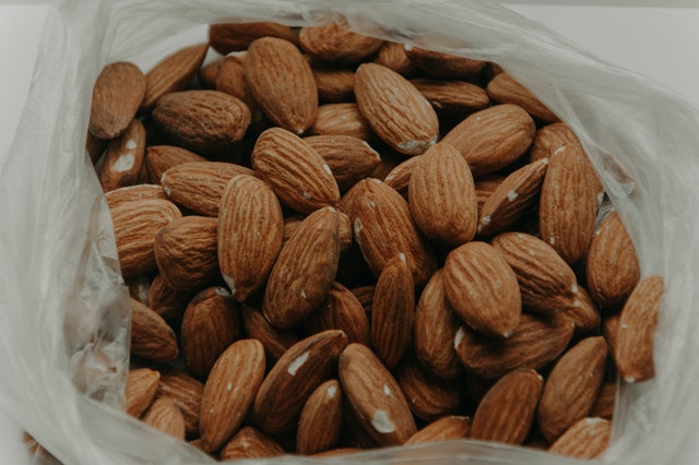 Prunus amygdalus dulcis oil