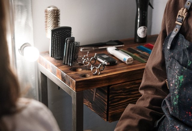 come tagliare i capelli da sola dietro