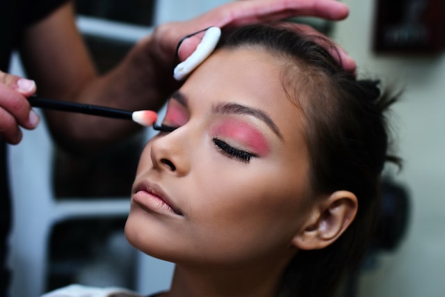 Trucco donna autunno inverno 2023 2024 e tendenze make up 2024