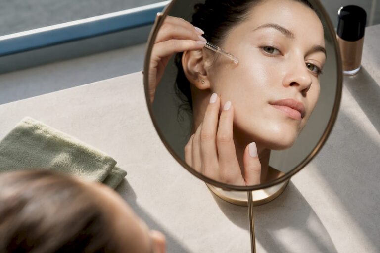 Applicare il siero prima del trucco